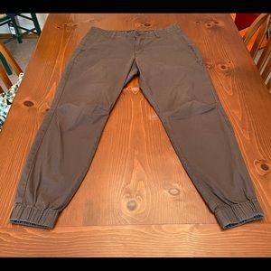 Men’s Under Armour chino joggers 34/30